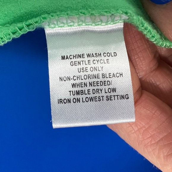 🔥2/$10 |•SIMPLY...BY E•| Green Stretch Built In Bra Tank Top - Picture 5 of 8